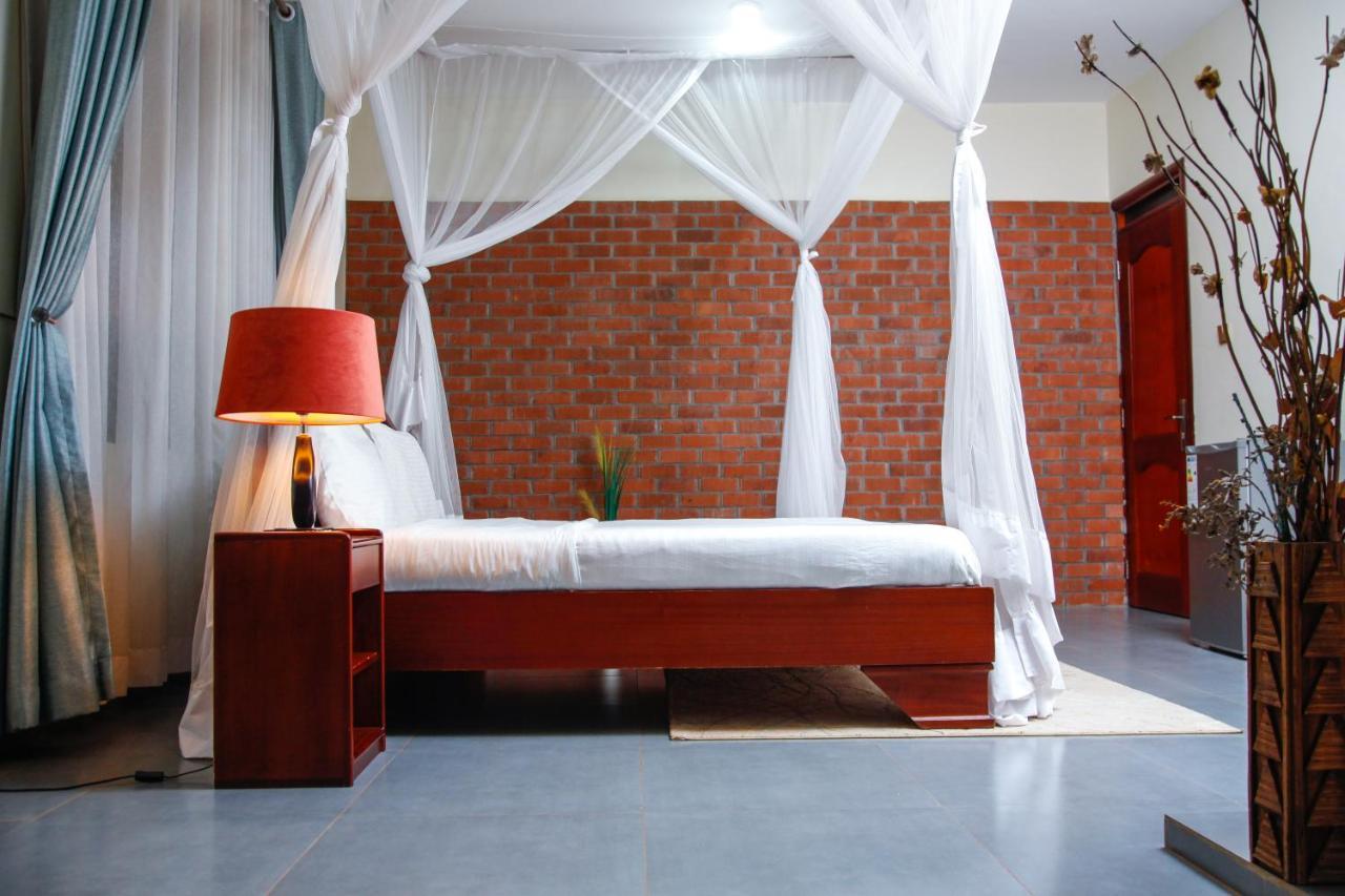 Fred And Winnie Bnb Кампала Экстерьер фото