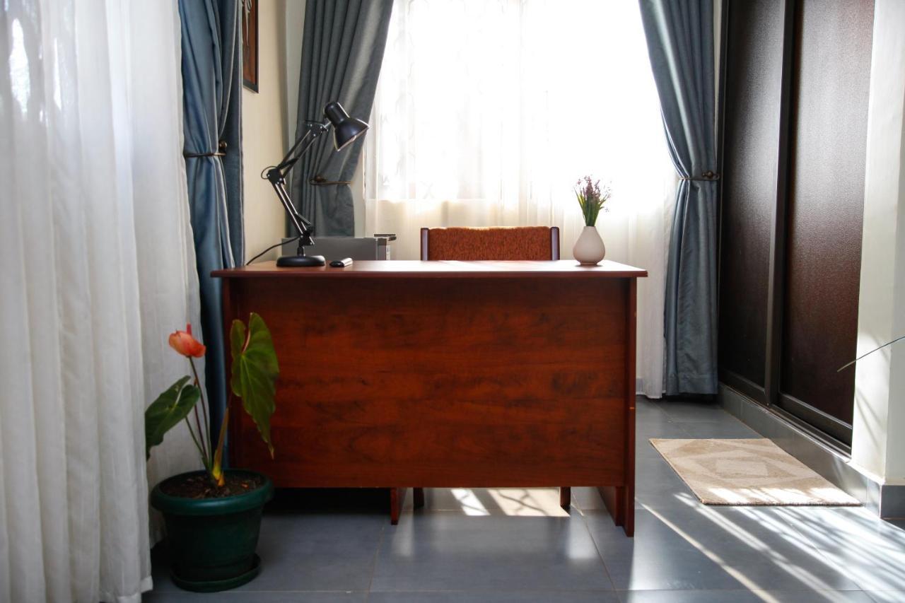 Fred And Winnie Bnb Кампала Экстерьер фото